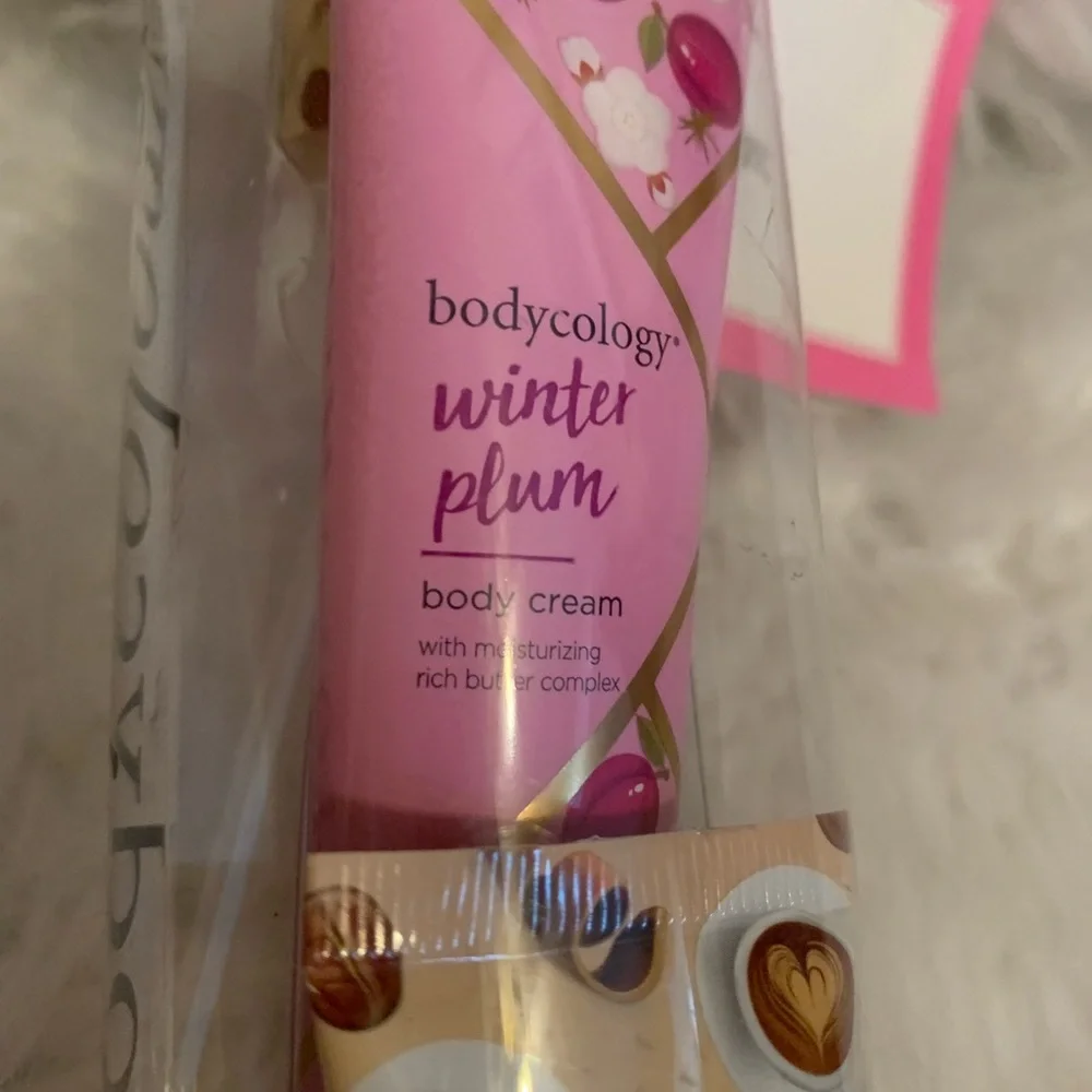 BODYCOLOGY moisturizing three pack of  1oz. body creams gift set  NWT